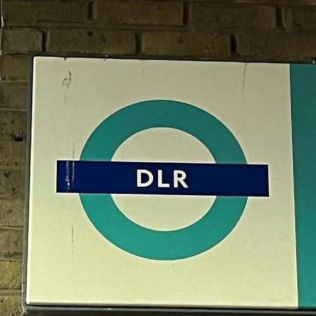 Luxurious Dlr Apartment Λονδίνο Εξωτερικό φωτογραφία