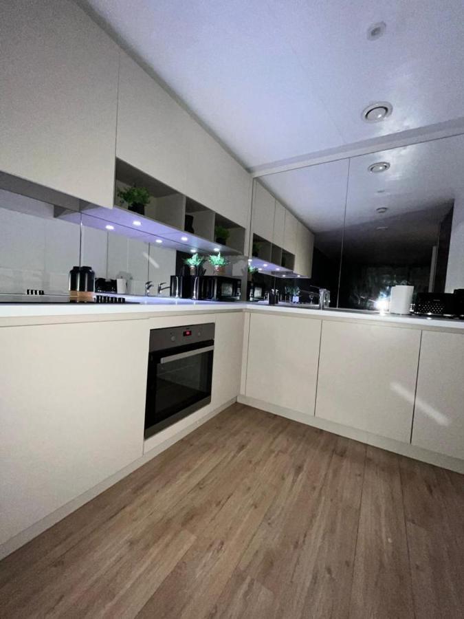 Luxurious Dlr Apartment Λονδίνο Εξωτερικό φωτογραφία