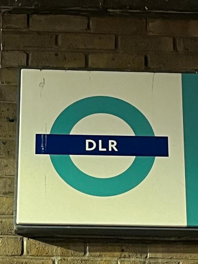 Luxurious Dlr Apartment Λονδίνο Εξωτερικό φωτογραφία